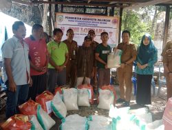 Bupati H Abdul Hadi Serahkan Bantuan Untuk Korban Kebakaran di Desa Maradap