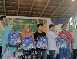 Marawiah Terharu Setelah Mendapatkan Paket Lebaran