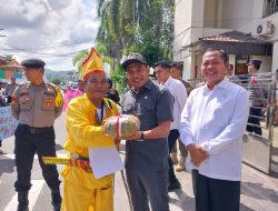 Ketua DPRD Kotabaru Turun ke Jalan Temui Para Pendemo