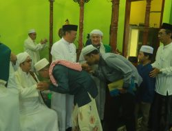Pj Bupati Mujiyat Laksanakan Sholat Idul Fitri 1445 H di Masjid Nurul Anwar Marabahan