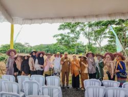 Sekwan Kalsel Hadiri Penanaman Serentak Bersama Acil Odah, Muhammad Jaini : Inspirasi Kartini untuk Lingkungan yang Lebih Baik