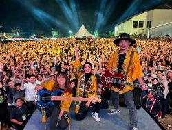 Ribuan Masyarakat Saksikan Penampilan Band Kotak dalam Malam Pesta Rakyat 21 Tahun Kabupaten Balangan