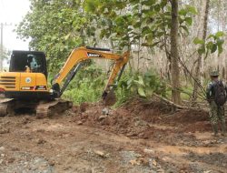 Kodim 1022 Tanbu Langsung Tancap Gas Buka Akses Jalan Penghubung antar Kecamatan dalam Program TMMD ke-120