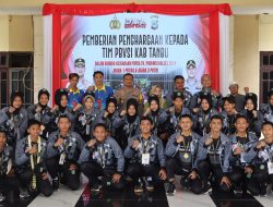 Kapolres Tanah Bumbu Berikan Penghargaan kepada Tim PBVSI Kabupaten Tanah Bumbu