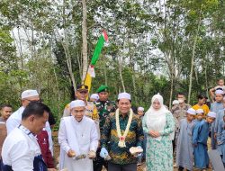 Bupati H Abdul Hadi Lakukan Peletakan Batu Pertama Pembangunan Rumah Tahfidz Istiqomah Baruh Panyambaran