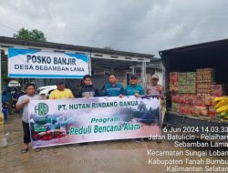 Salurkan Sembako kepada Warga Terdampak Banjir di Kecamatan Sungai Loban, Program Peduli Bencana Alam PT HRB Tuai Pujian