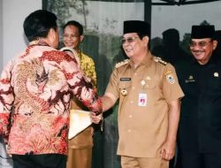 Paman Birin Sambut Kedatangan Menkopolhukam Hadi Tjahjanto di VIP Room Bandara Syamsuddin Noor