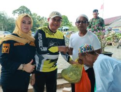 Menggunakan Trail, Bupati Kotabaru Bagikan Ribuan Paket Sembako di Empat Kecamatan