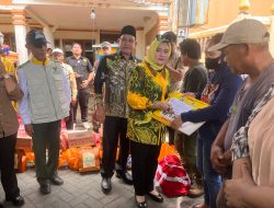 Gerak Cepat, Bupati Kotabaru Bersama Ketua TP-PKK Kunjungi dan Berikan Bantuan kepada Korban Kebakaran