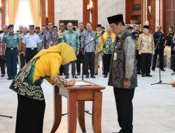 Paman Birin Lantik Tiga Direksi Bank Kalsel