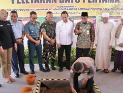 Supian HK Hadiri Peletakan Batu Pertama Pembangunan Kantor KPU dan Bawaslu Kalsel