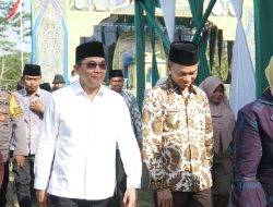Andi Rudi Hadiri Karnaval MTQ Tanbu dan Cicipi Kuliner Produksi UMKM