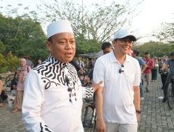 Andi Rudi Blusukan Bareng Ustaz Das’ad Latif di Bandara Bersujud