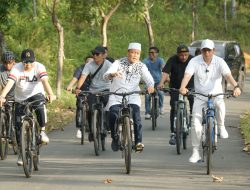Andi Rudi Kayuh Sepeda Sembari Menuntut Ilmu dari Ustaz Das’ad Latif
