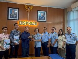 Gubernur H Muhidin Terima Langsung Hasil Asesmen Pejabat dari Dinas Psikologi TNI AU