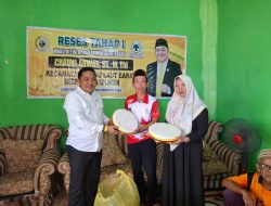 Chairil Anwar Berikan Bantuan Satu Set Rabbana kepada Majelis Ta’lim Desa Lontar Selatan