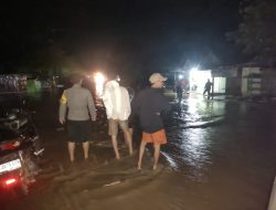 Banjir Melanda Wilayah Sengayam Kotabaru, Polsek Pamukan Utara Bergerak Cepat Turun ke Lokasi