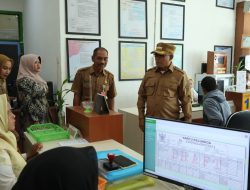 Tinjau Pelayanan Publik Disdukcapil, Begini Pesan Bupati Kotabaru