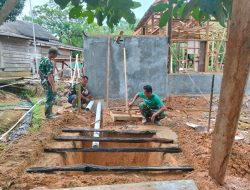 Satgas TMMD ke 123 dan Masyarakat Desa Talusi Gotong Royong Buat MCK