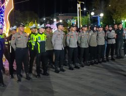 Puluhan Personil Polres Kotabaru Lakukan Pengamanan Penutupan Festival Pesona Gebyar Ramadhan