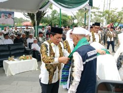 Lepas Jamaah Haji, Bupati Abdul Hadi Berpesan Agar Jaga Kesehatan dan Murnikan Niat Ibadah