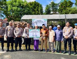 Jelang Hari Raya Idul Adha 1446, Polres Kotabaru Salurkan Hewan Qurban Kepada Tokoh Agama dan Masyarakat