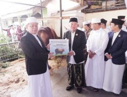 Gubernur dan Wagub Kalsel Serahkan Bantuan Sapi Qurban Presiden di Masjid Sabilal Muhtadin