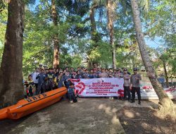 Polres Balangan bersama Komunitas Bersihkan Sungai Balangan dalam Rangka Hari Bhayangkara Ke-79