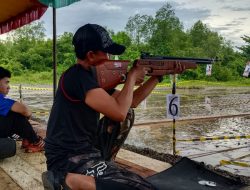 Ikuti Lomba Menembak, Ketua PWI Tanah Bumbu Akui Gemetar Saat Bidik Target
