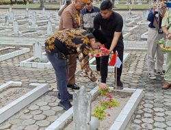 Mengenang Jasa Pahlawan, Wagub Hasnuryadi Ziarah ke Makam Pahlawan Bumi Kencana