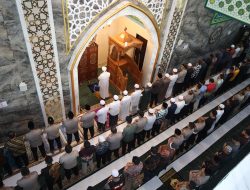 Turut Berduka Cita, Polda Kalsel Gelar Shalat Ghaib dan Do’a Bersama untuk Almarhum Driver Ojol Affan Kurniawan