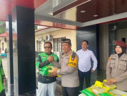 Wujud Kepedulian, Polres Balangan Bagikan Sembako kepada Ojol dan Ojek Konvensional