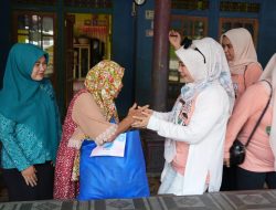 TP-PKK Balangan Salurkan Bantuan Sembako di Kecamatan Juai dan Halong