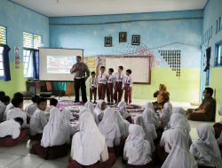 Satlantas Polres Kotabaru Gelar Police Goes to School di SDN Teluk Gosong