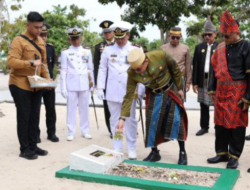Peringati Hari Pahlawan, Bupati Tanah Bumbu Ziarah ke TMP Mattone Pagatan