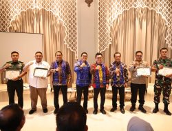 Bupati Andi Rudi Latif Anugerahkan Tanah Bumbu Inovatian Award 2025 dan Buka Bimtek Inovasi Daerah