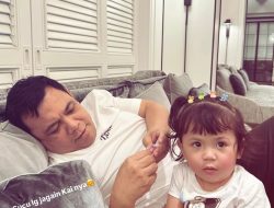 Dikenal Tegas dan Bijak, H Isam Tunjukkan Sisi Penyayang kepada Cucu