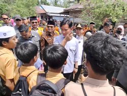 Wapres Gibran Tinjau Sekolah Pascabanjir di Balangan, Pastikan Aktivitas Belajar Mengajar Kembali Normal