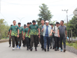 Bupati Andi Rudi Latif Ikuti Jalan Sehat Bersama Yonif TP 828/BWM
