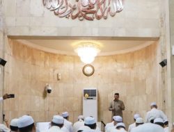 Sekdaprov Kalsel Berbaur Jamaah Ibadah Malam Nisfu Sya’ban di Masjid Raya Sabilal Muhtadin Banjarmasin