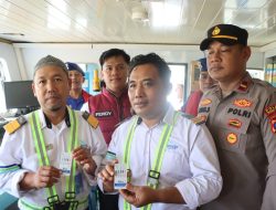 Pastikan Masyarakat Aman Mudik Jalur Transportasi Air, Polres Tanah Bumbu Lakukan Tes Urine Nahkoda Kapal