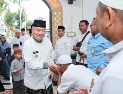 Warga Banjarbaru Sambut Gubernur H. Muhidin dan Wagub Hasnuryadi, Bagikan Sembako dan Sumbang Pembangunan Masjid Al-Ikhlas Banjarbaru di Safari Ramadhan