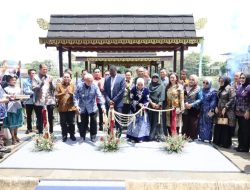 Gubernur H Muhidin Resmikan Dermaga Pasar Terapung di Taman Mini Indonesia Indah