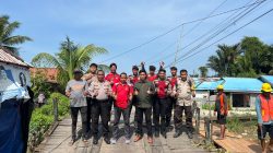 Polres Batola bersama Masyarakat Bangun Jembatan Merah Putih di Kecamatan Barambai