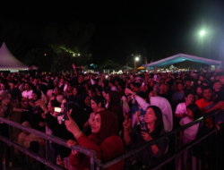 Pesona Budaya Mappanre Ri Tasi’e di Tanah Bumbu Hadirkan Hiburan Sekaligus Dorong Ekonomi Lokal