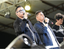 Duet Bupati Andi Rudi Latif dan Ady Eks Vokalis Naff Semarakkan Panggung Hiburan Mappanre Ri Tasi’e