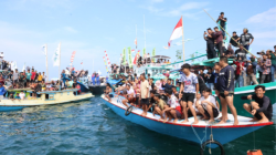 Ribuan Wisatawan Padati Puncak Pesona Budaya Mappanre Ri Tasi’e 2026