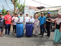 Dorong Pilah Sampah dari Rumah, Wali Kota HM Yamin Serahkan Tong Komposter ke Warga Sungai Andai