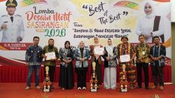 Ketua Dekranasda Banjarmasin Hj Neli Listriani Serahkan Hadiah LDMS 2026