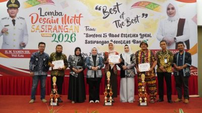 Ketua Dekranasda Banjarmasin Hj Neli Listriani Serahkan Hadiah LDMS 2026